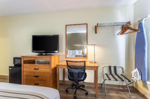 Econo Lodge Ithaca image 17