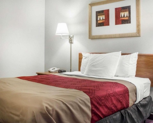 Econo Lodge Ithaca image 18