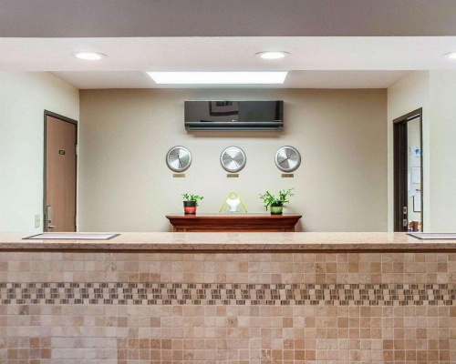 Econo Lodge Ithaca image 28