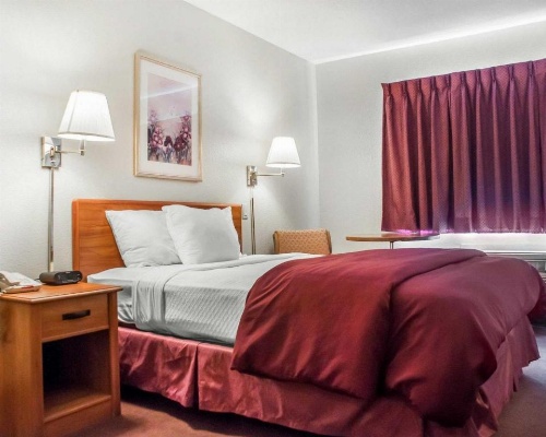 Econo Lodge Ithaca image 8